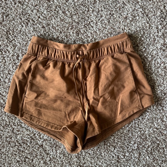Lululemon Women's Brown/Burnt Orange Shorts Size 4-6 - Picture 1 of 3